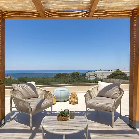 Ark Luxury Suite, Hot Tub & Sea Views, By Zantewize *