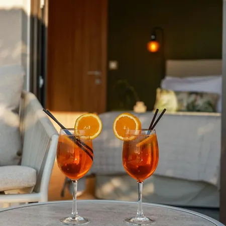 Ark Luxury Suite, Hot Tub & Sea Views, By Zantewize *