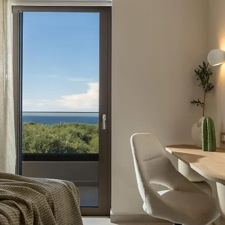 Ark Luxury Suite, Hot Tub & Sea Views, By Zantewize Appartement Tragaki