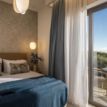 Ark Luxury Suite, Hot Tub & Sea Views, By Zantewize *