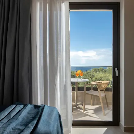 Ark Luxury Suite, Hot Tub & Sea Views, By Zantewize *