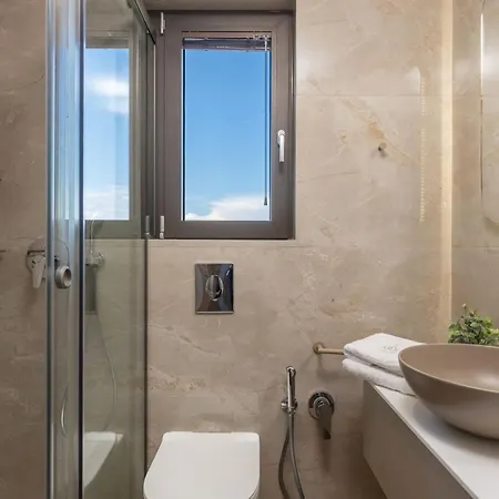 Ark Luxury Suite, Hot Tub & Sea Views, By Zantewize * Tragaki