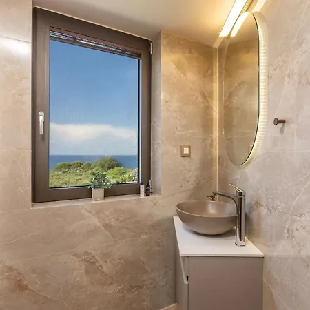 Ark Luxury Suite, Hot Tub & Sea Views, By Zantewize