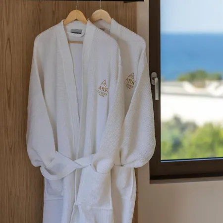 Ark Luxury Suite, Hot Tub & Sea Views, By Zantewize *