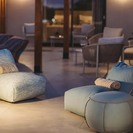 Ark Luxury Suite, Hot Tub & Sea Views, By Zantewize