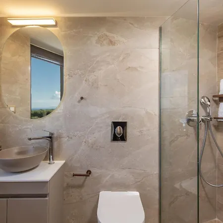Ark Luxury Suite, Hot Tub & Sea Views, By Zantewize Tragaki