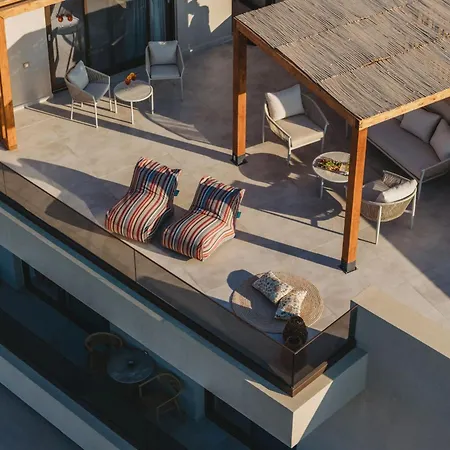 Ark Luxury Suite, Hot Tub & Sea Views, By Zantewize Apartman Tragáki