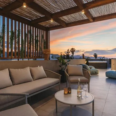 Ark Luxury Suite, Hot Tub & Sea Views, By Zantewize Appartement Tragaki