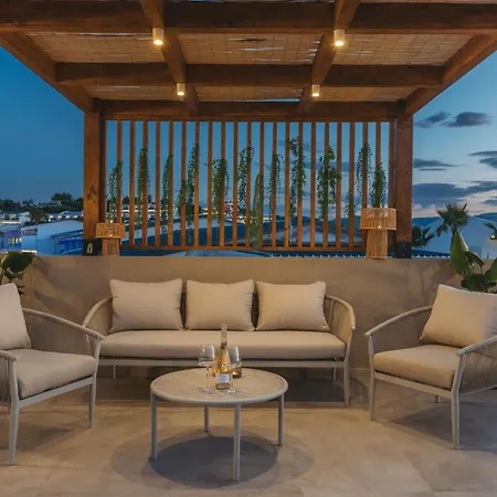 Ark Luxury Suite, Hot Tub & Sea Views, By Zantewize Tragaki